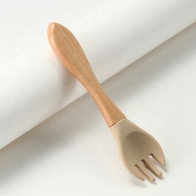 식품 등급 실리콘은 나무 손잡이와 열 저항성을 분기시키고 숟가락으로 뜹니다