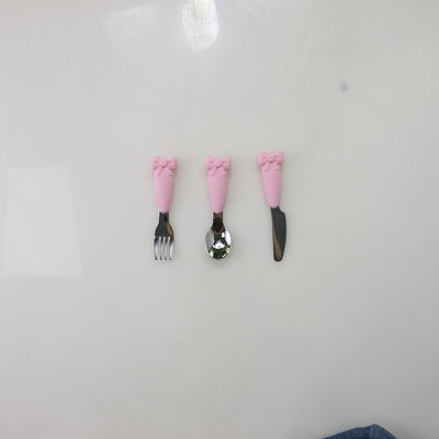 Bow Know 스테인레스 스틸 베이비 스푼 실리콘 손잡이 포크 나이프 수유 세트